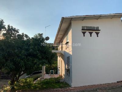 Casa de 4 alcobas en venta en Kilómetro 4 Via Tocaima, Girardot, 300 m² · foto 18 de 20
