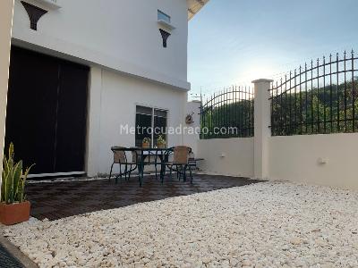 Casa de 4 alcobas en venta en Kilómetro 4 Via Tocaima, Girardot, 300 m² · foto 15 de 20