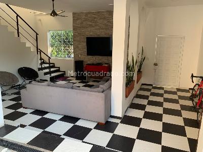 Casa de 4 alcobas en venta en Kilómetro 4 Via Tocaima, Girardot, 300 m² · foto 3 de 20