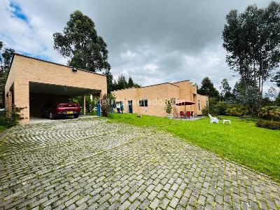 Casa de 5 alcobas en venta en Casa Quinta San José Guaymaral, Bogotá, 420 m² · foto 5 de 20