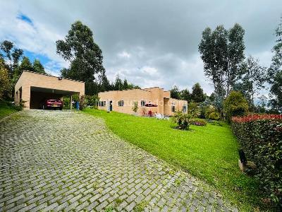 Casa de 5 alcobas en venta en Casa Quinta San José Guaymaral, Bogotá, 420 m² · foto 4 de 20