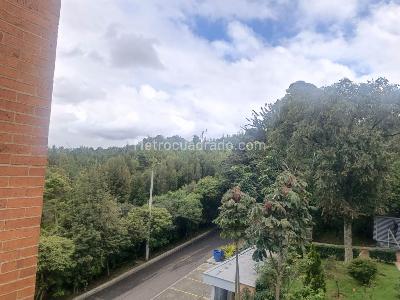Apartamento de 3 alcobas en venta en Monte Reservado, Bogotá, 200 m² · foto 2 de 20