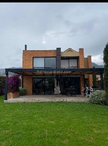 Casa de 3 alcobas en venta en La Calera, La Calera, 228 m² · foto 2 de 20