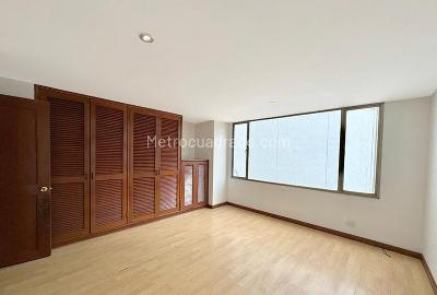 Apartamento de 3 alcobas en venta en La Carolina, Bogotá, 270 m² · foto 10 de 20