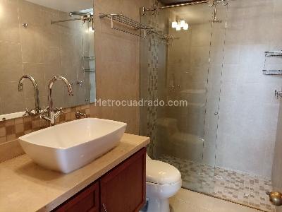 Casa de 4 alcobas en venta en San Jose De Bavaria, Bogotá, 400 m² · foto 18 de 20