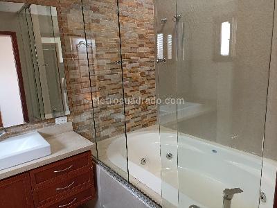Casa de 4 alcobas en venta en San Jose De Bavaria, Bogotá, 400 m² · foto 19 de 20