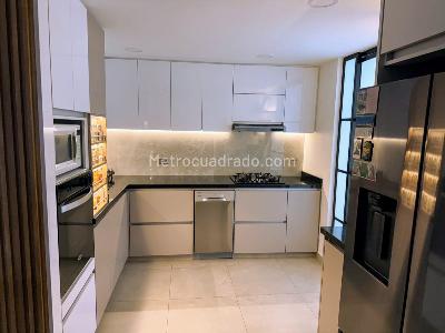 Apartamento de 3 alcobas en venta en Chico Navarra, Bogotá, 150 m² · foto 11 de 20