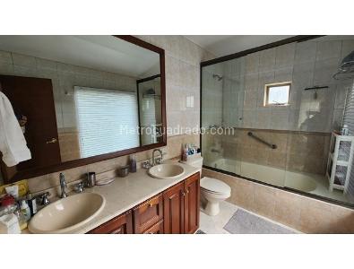 Casa de 4 alcobas en venta en Cerros De Niza, Bogotá, 208 m² · foto 19 de 20