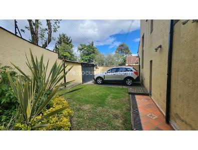 Casa de 4 alcobas en venta en Cerros De Niza, Bogotá, 208 m² · foto 2 de 20
