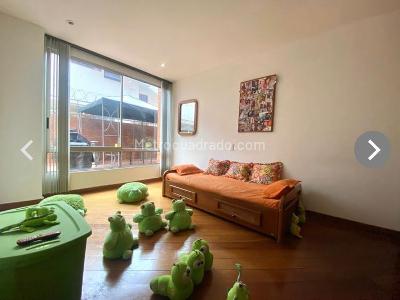 Apartamento de 2 alcobas en venta en Chico San Patricio, Bogotá, 179 m² · foto 14 de 17