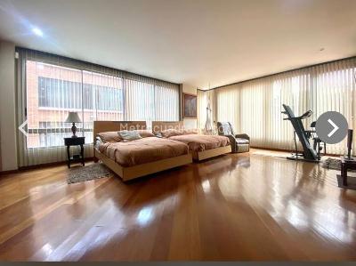 Apartamento de 2 alcobas en venta en Chico San Patricio, Bogotá, 179 m² · foto 16 de 17