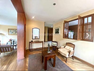 Apartamento de 2 alcobas en venta en Chico San Patricio, Bogotá, 179 m² · foto 4 de 17