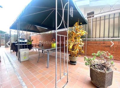 Apartamento de 2 alcobas en venta en Chico San Patricio, Bogotá, 179 m² · foto 8 de 17