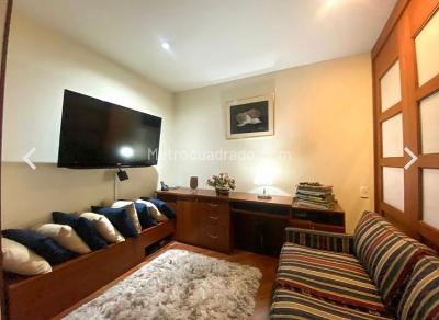 Apartamento de 2 alcobas en venta en Chico San Patricio, Bogotá, 179 m² · foto 9 de 17