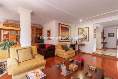 Apartamento de 3 alcobas en venta en Santa Barbara Occidental, Bogotá, 195 m² · foto 4 de 16