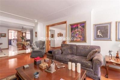 Apartamento de 3 alcobas en venta en Santa Barbara Occidental, Bogotá, 195 m² · foto 3 de 16