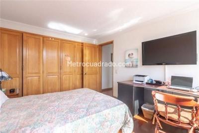 Apartamento de 3 alcobas en venta en Santa Barbara Occidental, Bogotá, 195 m² · foto 13 de 16