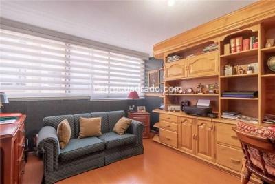 Apartamento de 3 alcobas en venta en Santa Barbara Occidental, Bogotá, 195 m² · foto 2 de 16