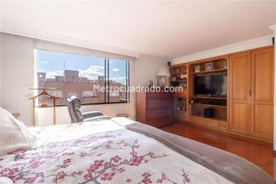 Apartamento de 3 alcobas en venta en Santa Barbara Occidental, Bogotá, 195 m² · foto 10 de 16