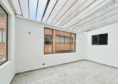 Apartamento de 4 alcobas en venta en La Carolina, Bogotá, 270 m² · foto 9 de 10