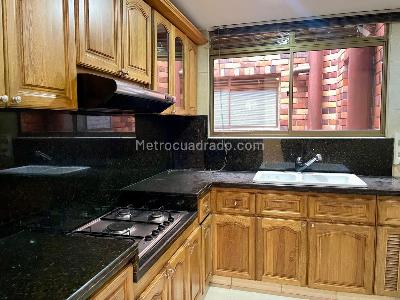 Apartamento de 3 alcobas en venta en Chico San Patricio, Bogotá, 287 m² · foto 10 de 11