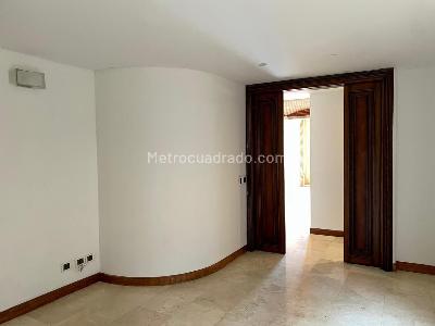 Apartamento de 3 alcobas en venta en Chico San Patricio, Bogotá, 287 m² · foto 9 de 11