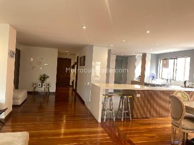 Apartamento de 4 alcobas en venta en Chico Reservado, Bogotá, 267 m² · foto 2 de 13