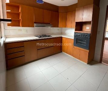 Apartamento en venta en Santa Barbara, Bogotá · foto 3 de 10