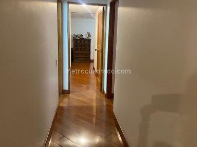 Apartamento de 4 alcobas en venta en Los Rosales Chico, Bogotá, 198 m² · foto 11 de 18