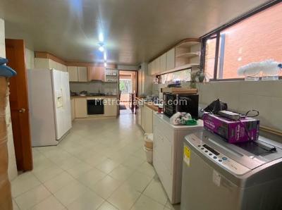 Apartamento de 4 alcobas en venta en Los Rosales Chico, Bogotá, 198 m² · foto 13 de 18