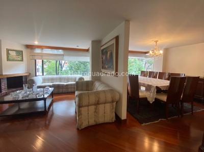 Apartamento de 4 alcobas en venta en Los Rosales Chico, Bogotá, 198 m² · foto 2 de 18