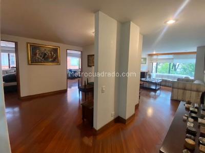 Apartamento de 4 alcobas en venta en Los Rosales Chico, Bogotá, 198 m² · foto 3 de 18