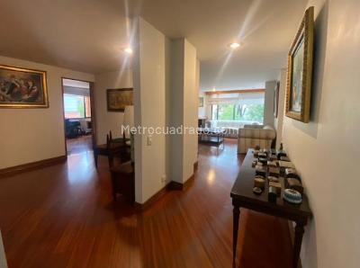 Apartamento de 4 alcobas en venta en Los Rosales Chico, Bogotá, 198 m² · foto 6 de 18