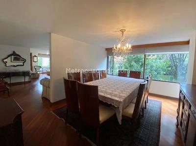 Apartamento de 4 alcobas en venta en Los Rosales Chico, Bogotá, 198 m² · foto 8 de 18