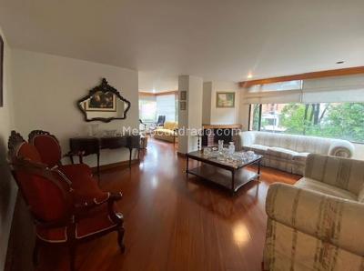 Apartamento de 4 alcobas en venta en Los Rosales Chico, Bogotá, 198 m² · foto 9 de 18