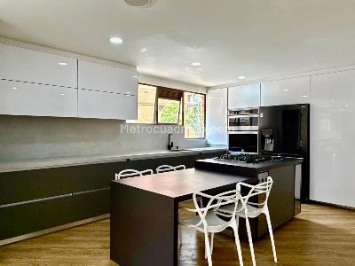 Apartamento de 3 alcobas en venta en Los Rosales, Bogotá, 163 m² · foto 7 de 20