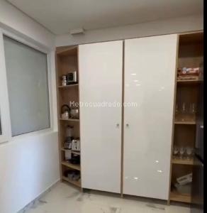 Apartamento de 3 alcobas en venta en Los Rosales, Bogotá, 206 m² · foto 10 de 16