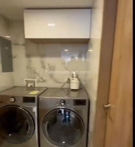 Apartamento de 3 alcobas en venta en Los Rosales, Bogotá, 206 m² · foto 11 de 16