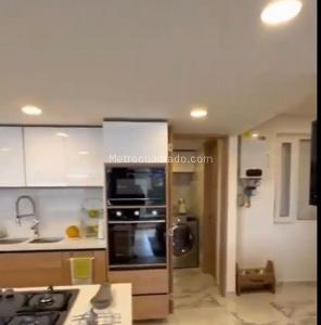 Apartamento de 3 alcobas en venta en Los Rosales, Bogotá, 206 m² · foto 6 de 16