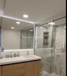 Apartamento de 3 alcobas en venta en Los Rosales, Bogotá, 206 m² · foto 14 de 16