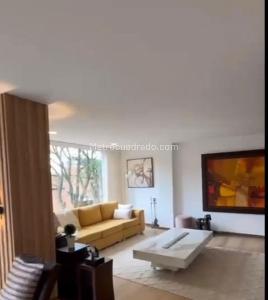 Apartamento de 3 alcobas en venta en Los Rosales, Bogotá, 206 m² · foto 2 de 16