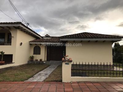 Casa de 4 alcobas en venta en Lindaraja, Bogotá, 415 m² · foto 3 de 17