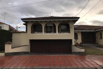 Casa de 4 alcobas en venta en Lindaraja, Bogotá, 415 m² · foto 2 de 17