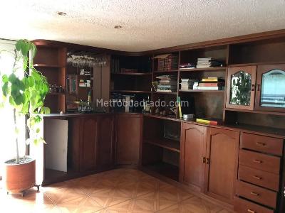 Casa de 4 alcobas en venta en Lindaraja, Bogotá, 415 m² · foto 8 de 17