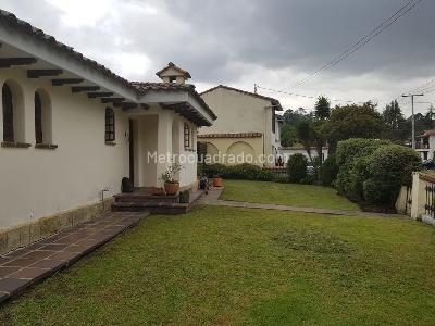 Casa de 4 alcobas en venta en Lindaraja, Bogotá, 415 m² · foto 4 de 17