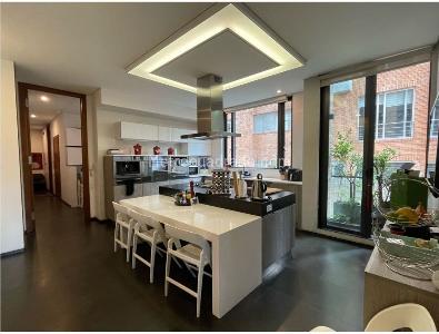 Apartamento de 3 alcobas en venta en Chico Alto, Bogotá, 360 m² · foto 2 de 14