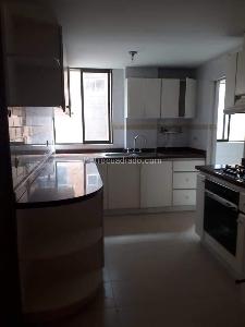 Apartamento de 3 alcobas en venta en San, Bogotá, 137 m² · foto 3 de 10