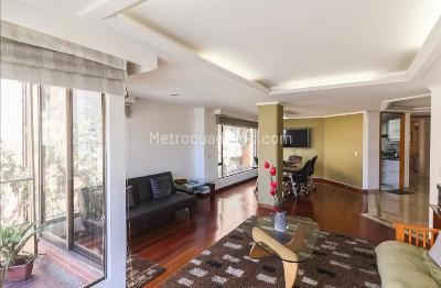 Apartamento de 3 alcobas en venta en Chico Navarra, Bogotá, 117 m² · foto 2 de 13