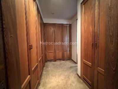 Apartamento de 3 alcobas en venta en El Nogal, Bogotá, 245 m² · foto 10 de 15