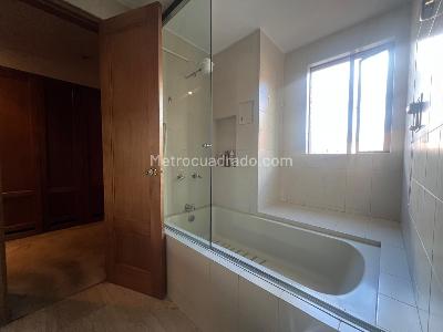 Apartamento de 3 alcobas en venta en El Nogal, Bogotá, 245 m² · foto 15 de 15